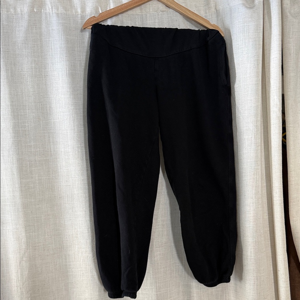 Old Navy maternity sweatpants with pockets